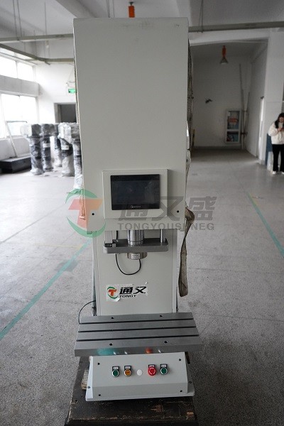 伺服壓機(jī)實(shí)拍圖.JPG